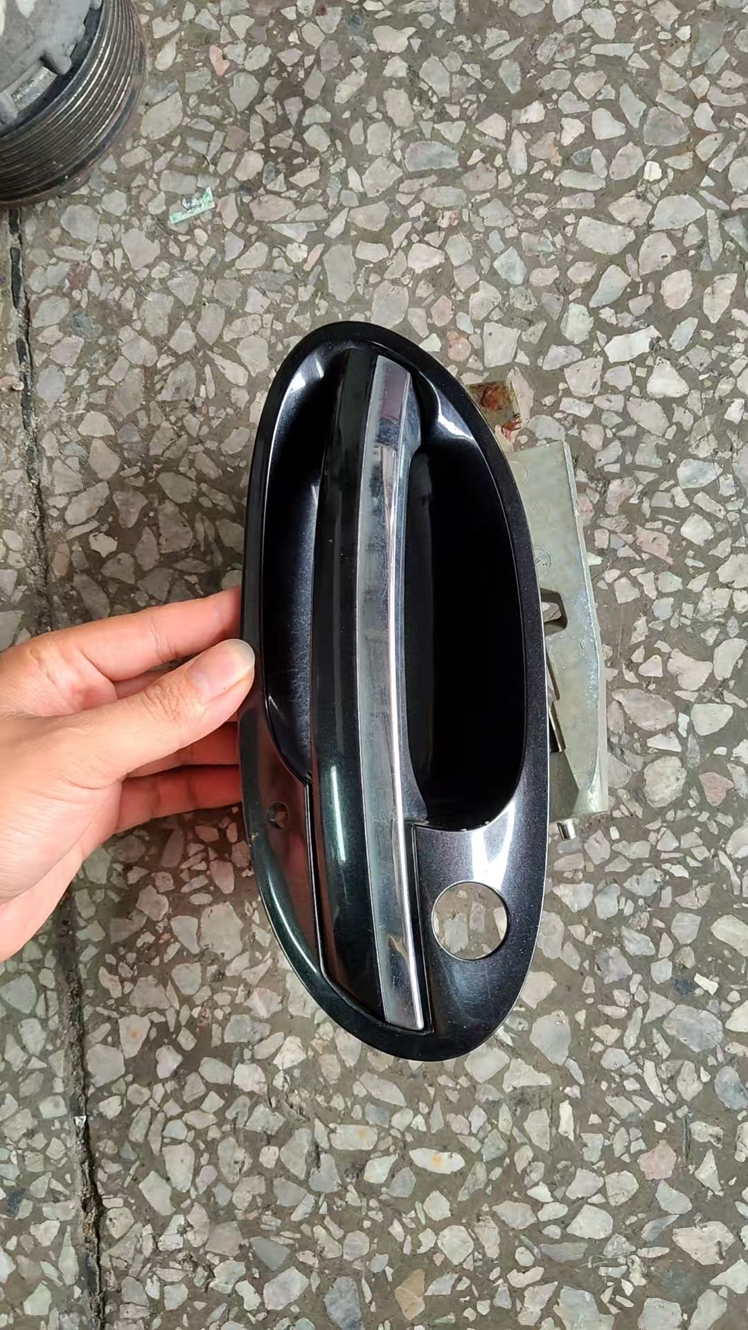 Pre-Owned 51217191905 Door Handle Outside with Comfort Access Sys, Front Left