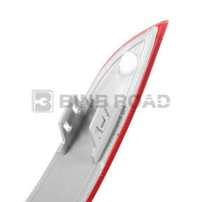 US 1668200374 + 1668200474 Rear Bumper Reflector