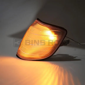 US 1408260543 + 1408260643 Front Turn Signal Corner Light