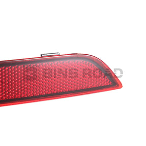 US 2048200374 + 2048200474 Rear Bumper Reflector