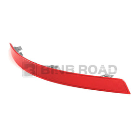 US 1668200374 + 1668200474 Rear Bumper Reflector